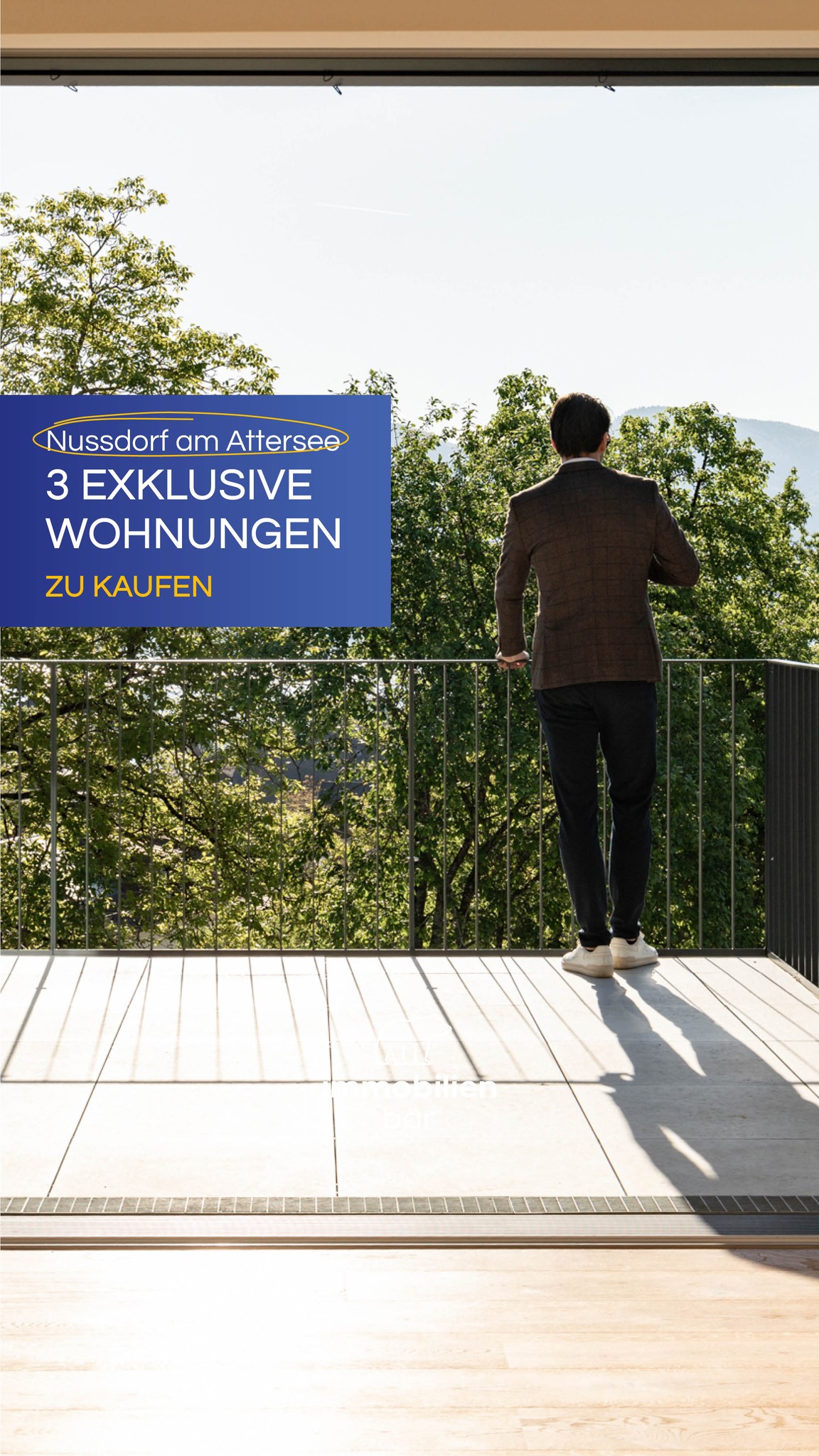 🚁 Komm mal mit auf einen Kurz-Trip zum Attersee 🌊
Wir heben mit dir über Nussdorf am Attersee ab und zeigen dir eines unserer exklusivsten Objekte. ✨ Das Haus „SeeZeit“ mit 3 außergewöhnlichen und großzügigen Wohneinheiten. 🏡
Die Wohnungen sind ab sofort bezugsfertig. 🔑 Und als Highlight kannst du auch diesen traumhaften Badeplatz dazumieten. 🏖️ Ruhe pur. Luxus pur. Natur pur. 🌿
📌 Das Wichtigste für dich zusammengefasst:
• Über 100 m² Wohnfläche je Wohneinheit 📐
• 3 Wohneinheiten inkl. Freiflächen (Terrassen, Balkone, Eigengarten) 🌿
• Traumhafter Berg- & Seeblick aus allen Wohneinheiten ⛰️🌊
• Getrennte Eingänge 🚪
• Optional: Badeplatz verfügbar 🏖️
Verliere keine Zeit, denn die Nachfrage für diese limitierten Einheiten ist groß. ⏳🔥
Komm jetzt mit Lukas zur Besichtigung und überzeuge dich selbst. 😊