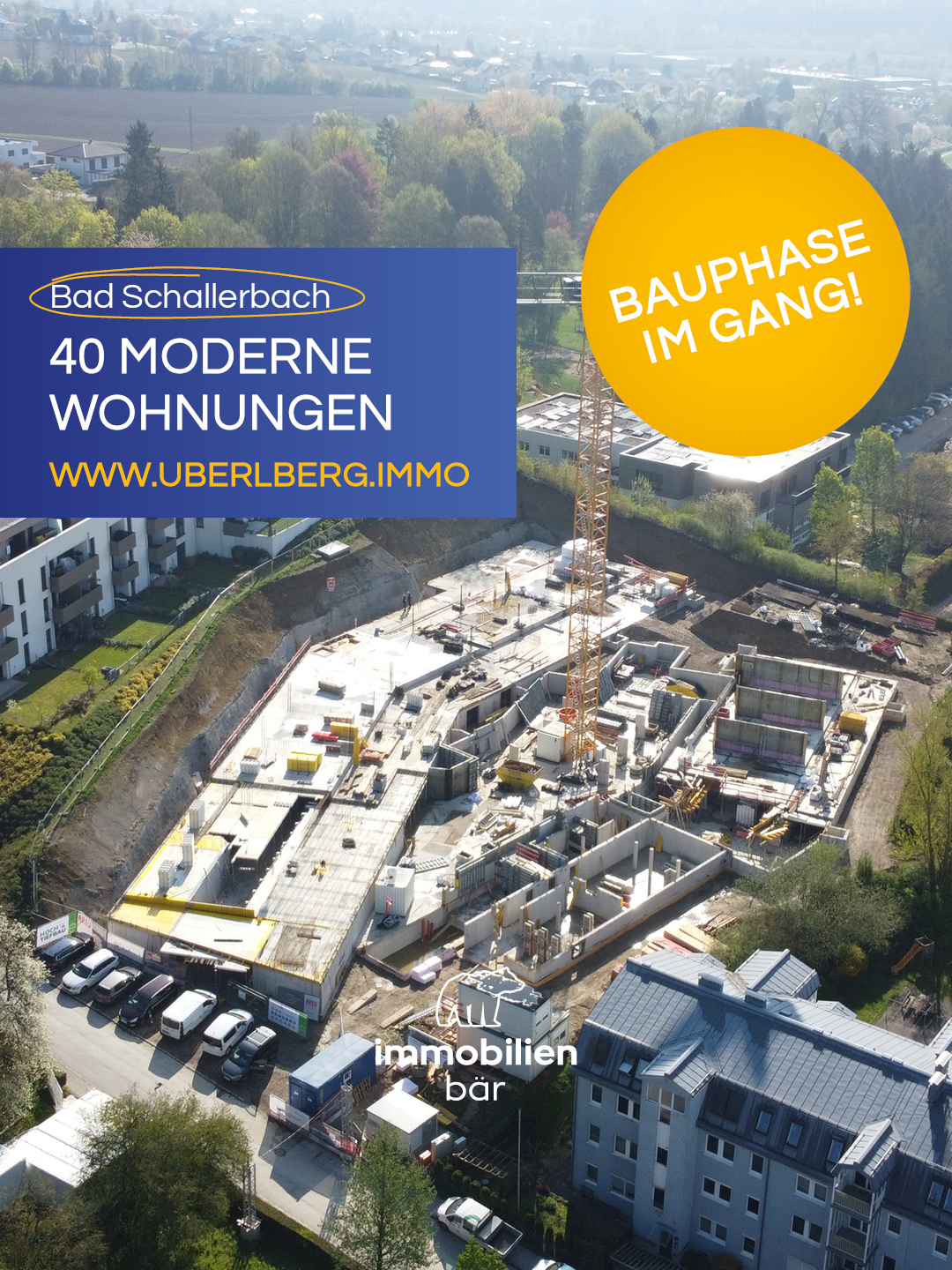 🏗️ Mit großen Schritten geht der Bau vom Überlberg 2 in Bad Schallerbach voran 📍
Die Erdarbeiten sind abgeschlossen und das Wohnareal nimmt stetig Form an. ✨
Die Fertigstellung ist für Jahresende 2027 eingeplant 🗓️
Wenn du also vorhast, in Eigentum zu investieren, dann ist jetzt der perfekte Zeitpunkt. 🔑 Sichere dir deine Traumwohnung in Toplage. 🌿
Sei schon einen Schritt voraus 🚀 Hol dir deine ersten Wohninspirationen und zieh in Kürze in dein Traumzuhause ein 🏡
Ob kleine Singlewohnung, praktische Einheiten für Paare und Familien, ob jung oder alt – für jeden Geschmack ist das Passende dabei. 👨👩👧👦
Wir freuen uns auf deine Anfrage 😊 Melde dich bei uns für einen Beratungstermin. Das Immobär-Büro ist fast nebenan 🐻📞