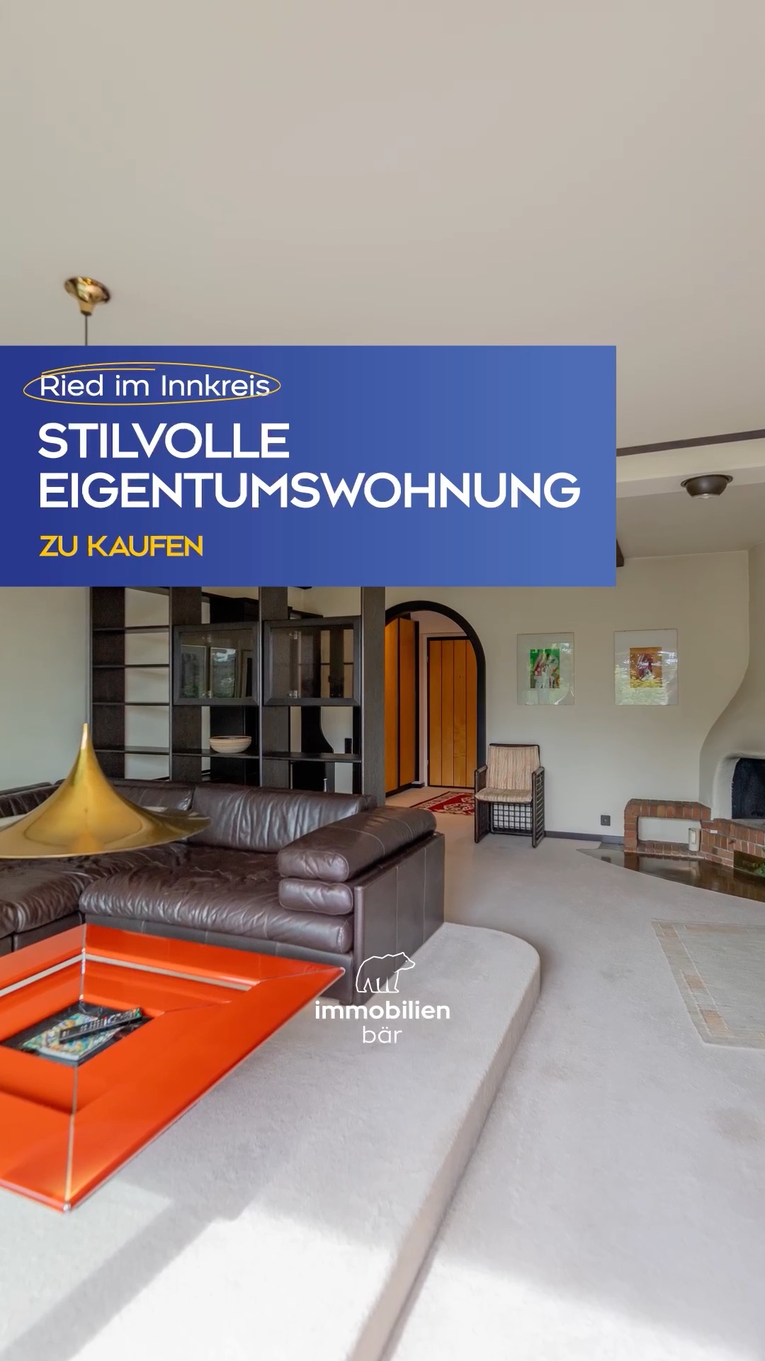 ✨ Hier fühlt man sich wie in einem Film oder auf einer Zeitreise. Und das mit richtig viel Stil und Klasse.
🏡 Genau dieses Schmuckstück in Ried im Innkreis sucht einen neuen Besitzer.
Mit 3,5 Zimmern und einer eigenen Küche lässt sich aus dieser gepflegten Wohnung im Zentrum der Bezirkshauptstadt noch das gewisse Etwas herauskitzeln. Alles befindet sich in einem sehr guten Zustand. Historische Akzente können stilvoll erhalten und mit modernen Elementen ergänzt werden. 🤍
🌿 Dank der Loggia blickt man ins Grüne. Mit dem Lift gelangt man außerdem komfortabel bis in den Keller, wo sich das zur Wohnung gehörende Kellerabteil befindet. 🚗 Ein Tiefgaragenstellplatz ist ebenfalls verfügbar.
Bei Interesse melde dich jetzt bei Lukas.