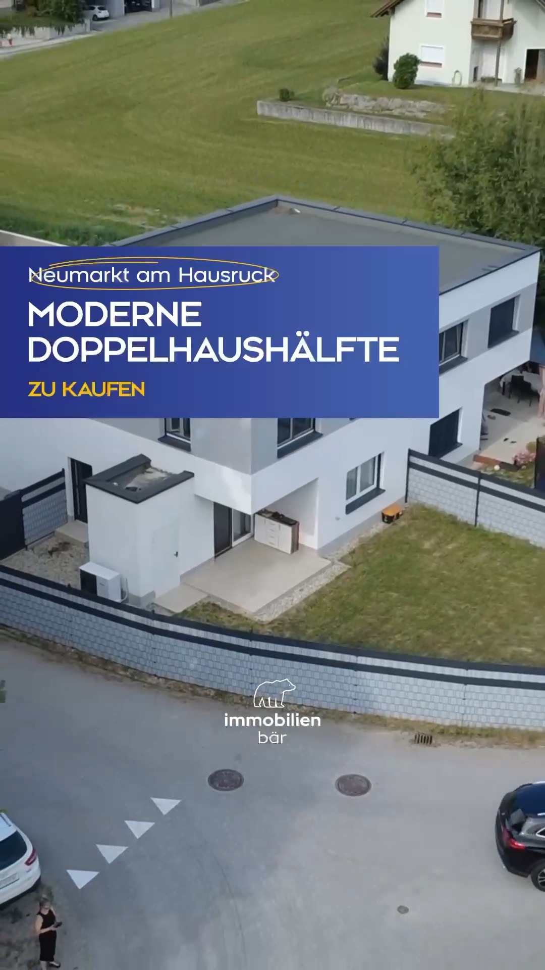 Moderne Haushälfte in Neumarkt im Hausruckkreis zu verkaufen! 🏡✨
Diese hochwertig ausgestattete Haushälfte überzeugt mit moderner Architektur, viel Platz und einem großen Garten zum Wohlfühlen. 🌿
Die Immobilie wurde 2021 errichtet und seit der Fertigstellung bewohnt sowie bestens gepflegt. Auf rund 120 m² Wohnfläche, verteilt auf zwei Ebenen, bietet sie den idealen Raum für dich und deine Familie. 👨👩👧👦
Das Highlight ist der großzügige Eigengarten, der zum Entspannen, Spielen und Genießen einlädt. ☀️🌳 Vor dem Haus stehen Parkflächen zur Verfügung. Zusätzlich besteht die Möglichkeit, noch ein Carport zu errichten. 🚗
Perfekt für alle, die modernes Wohnen mit viel Freiraum verbinden möchten.
📩 Melde dich bei uns – wir freuen uns auf dich!
Besichtigungen sind jederzeit nach Vereinbarung möglich. 🏡
