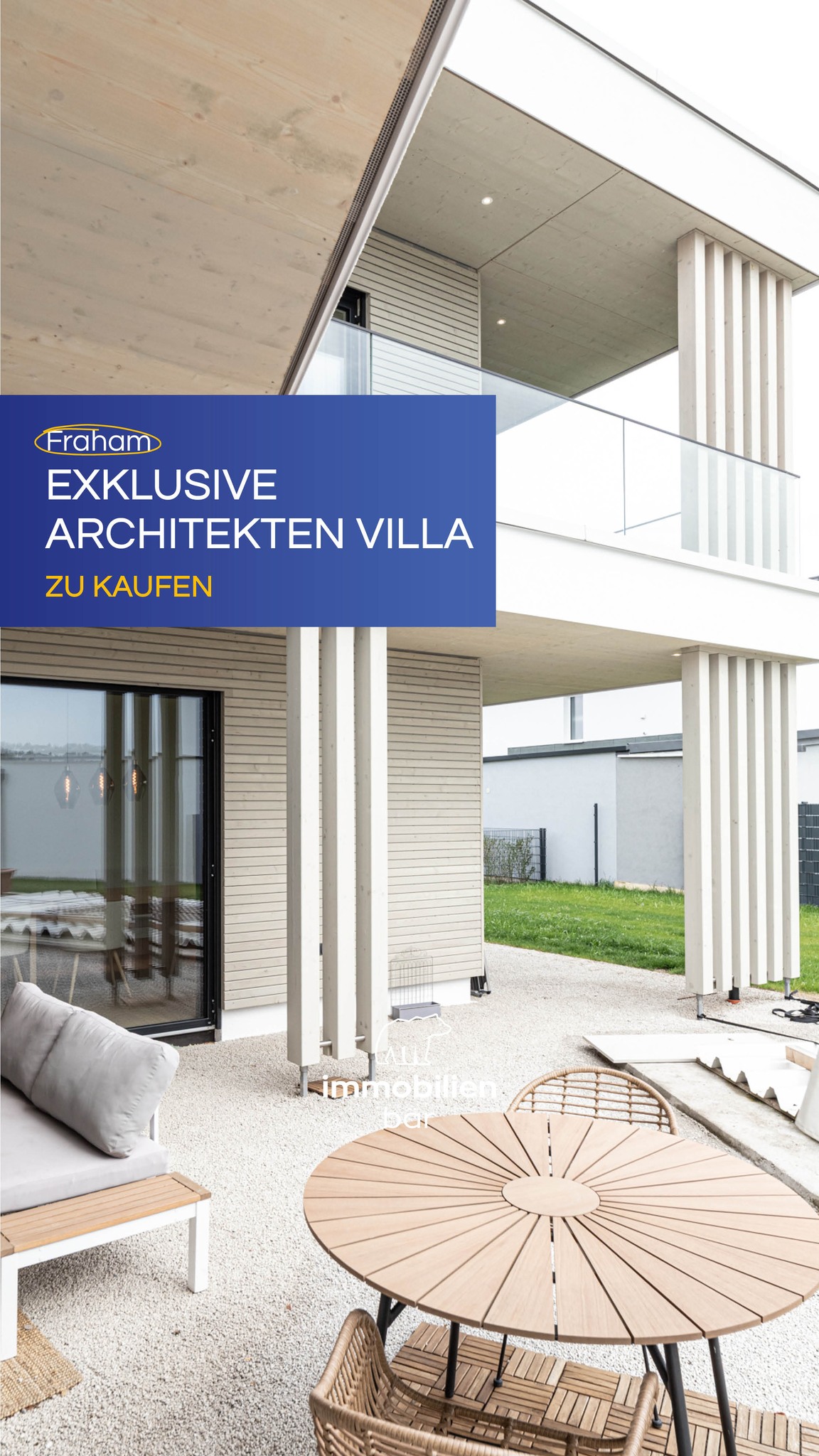 ✨ Für volles Erlebnis, jetzt den Bildschirm drehen!
Denn diese traumhafte Architektenvilla in Fraham musst du in seiner ganzen Größe erleben. 🏡
Hier treffen moderne Architektur, nachhaltige Holzriegelbauweise, ausgewählte Materialien und einzigartiges Design aufeinander. 🌿✨
Mit beeindruckenden 193 m² Wohnfläche, 829 m² Grundfläche, einem wunderschönen Garten mit Pool 🏊‍♂️🌳 und vielen hochwertigen Details ist diese Liegenschaft perfekt für all jene, die das Außergewöhnliche lieben. ❤️✨
Besichtigungen sind jederzeit mit Johann möglich. 😊
Es lohnt sich, diese besondere Immobilie persönlich zu erleben. 🔑
Melde dich jetzt bei uns