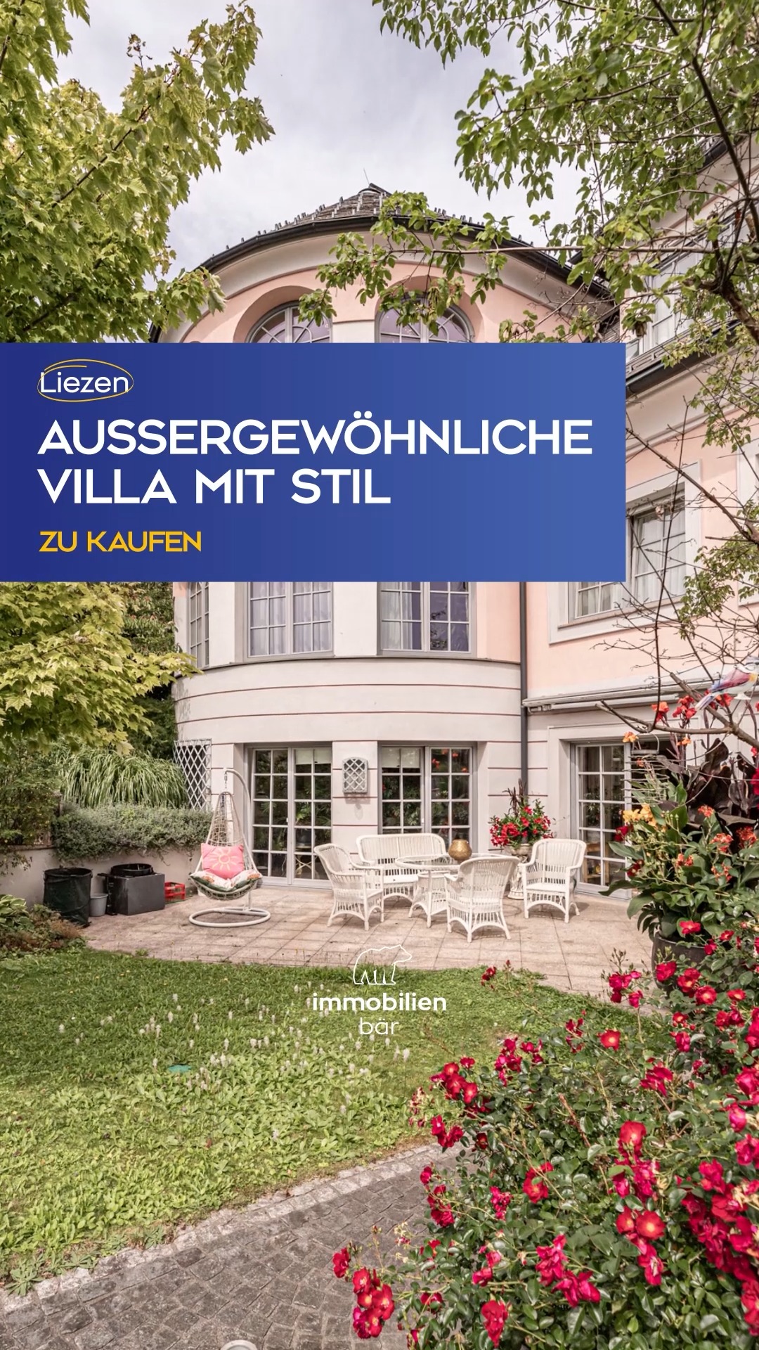 ✨ Aufgepasst. Heute wird’s opulent!
Dürfen wir vorstellen: Die Villa Ennstal in Liezen. 🏡
Mit drei beeindruckenden Wohnebenen und 550 m² Wohnfläche, einem eigenen Wellnessbereich, einer sehr hochwertigen Ausstattung und einem verträumten, privaten Garten ist dieses Anwesen wahrlich eine Klasse für sich.
Vor neugierigen Blicken ist man bestens geschützt und genießt hier viel Privatsphäre. 🌿
Und was soll man sagen? Hier wurde an nichts gespart. Alles ist äußerst hochwertig verarbeitet und selbst exklusive Designermöbel können auf Wunsch übernommen werden.
Ein Investment mit Stil und Größe für Menschen mit besonderen und einzigartigen Ansprüchen. ✨
Ein Highlight ist die Sonnenhanglage, vor allem aber der traumhafte 360 Grad Bergblick. Nahezu von jedem Raum aus erblickt man den Hausberg, den imposanten Grimming. 🏔️
Wenn man uns fragt, dann ist dies ein Objekt, bei dem einem die Worte fehlen und das man einfach erleben und fühlen muss, mit all seiner Größe und Extravaganz. ❤️
#VillaEnnstal #Liezen #Luxusimmobilie #Immobilienliebe #Villa #Immobär #Immobilie
