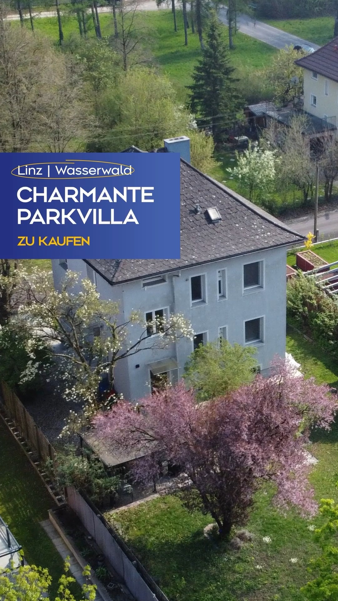 🏡🌿 Zentrale Idylle mitten in Linz gesucht?
Dann lass dich von dieser charmanten Villa im Wasserwald verzaubern! ✨😍
Die bezaubernde Parkvilla bietet dir rund 116 m² Wohnfläche und einen großzügigen, dazugehörigen Garten, der zum Entspannen und Genießen einlädt. 🌳☀️ Das absolute Highlight? Ein eigener Pool mit Salzwasseraufbereitungsanlage! 🏊‍♀️💦
🏡 Zwei Wohnebenen, jede Menge Möglichkeiten!
Dank der praktischen Aufteilung lässt sich das Haus in zwei getrennte Wohnbereiche unterteilen. Ideal für alle, die flexible Wohnmöglichkeiten schätzen und ihre individuellen Wohnträume verwirklichen möchten. 🔑✨
🌿 Mitten in der Stadt und doch umgeben von Natur. Ein Zuhause, das Ruhe, Privatsphäre und urbanes Leben auf wunderbare Weise verbindet.
Ein Traum für alle, die das Beste aus beiden Welten genießen möchten! 💚
#ImmoBär #Linz #Wasserwald #Parkvilla #Immobilien #Villa
